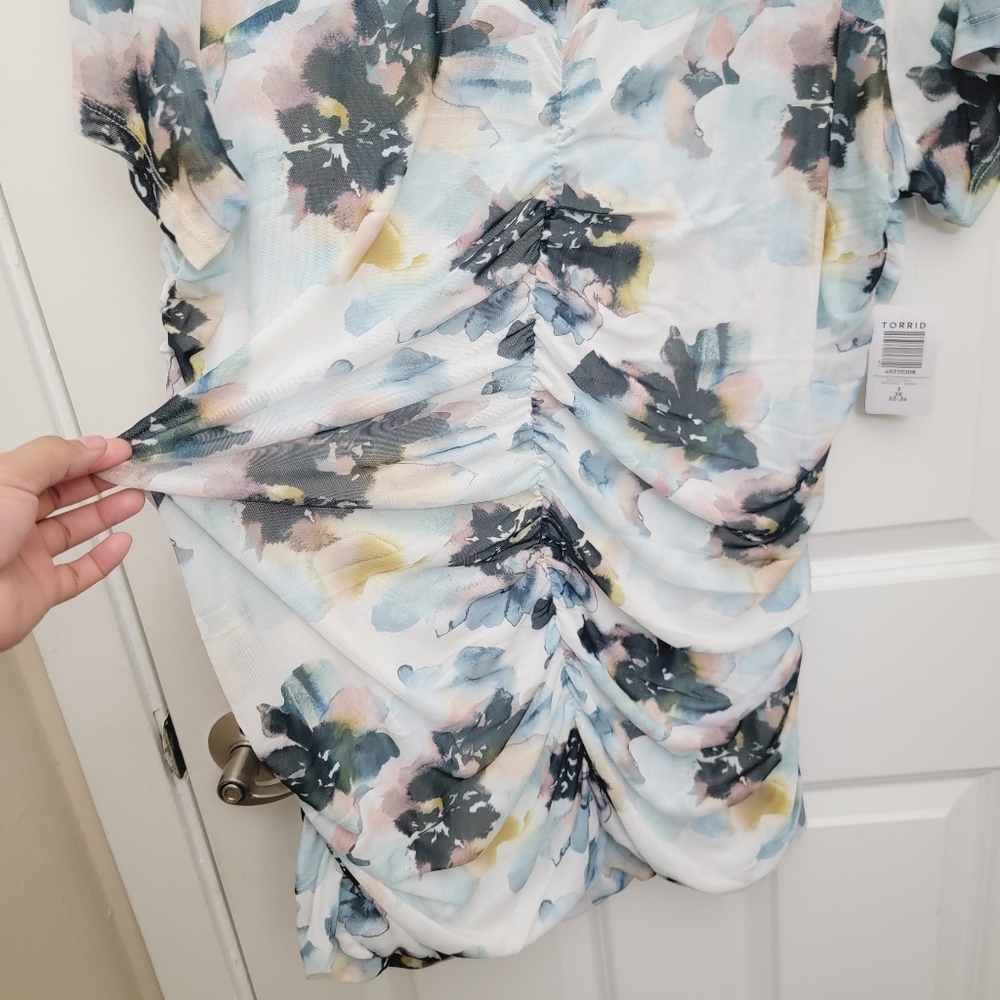 TORRID Stretch Floral Mesh Crew Neck Ruched Top Blouse - Picture 6 of 11